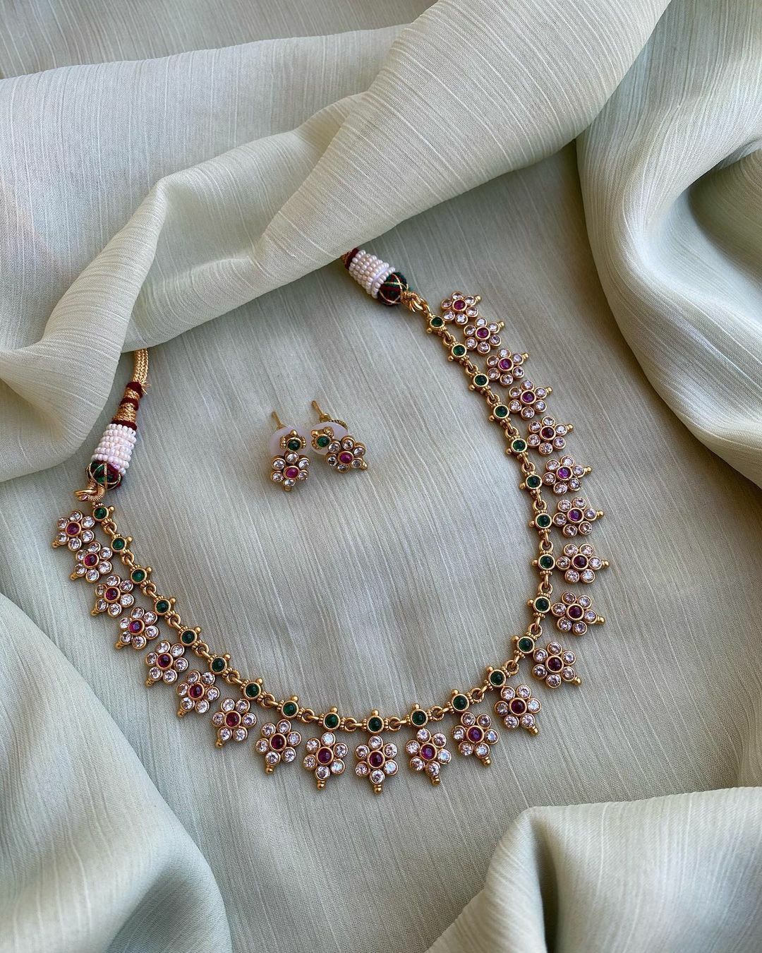 Simple Kempu Design Necklace