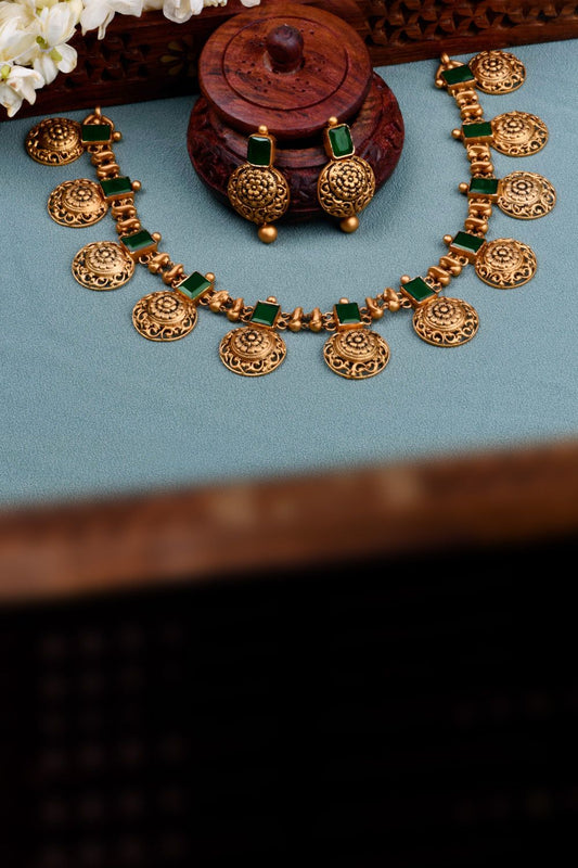 Emerald and Gold Necklace with Earrings Set